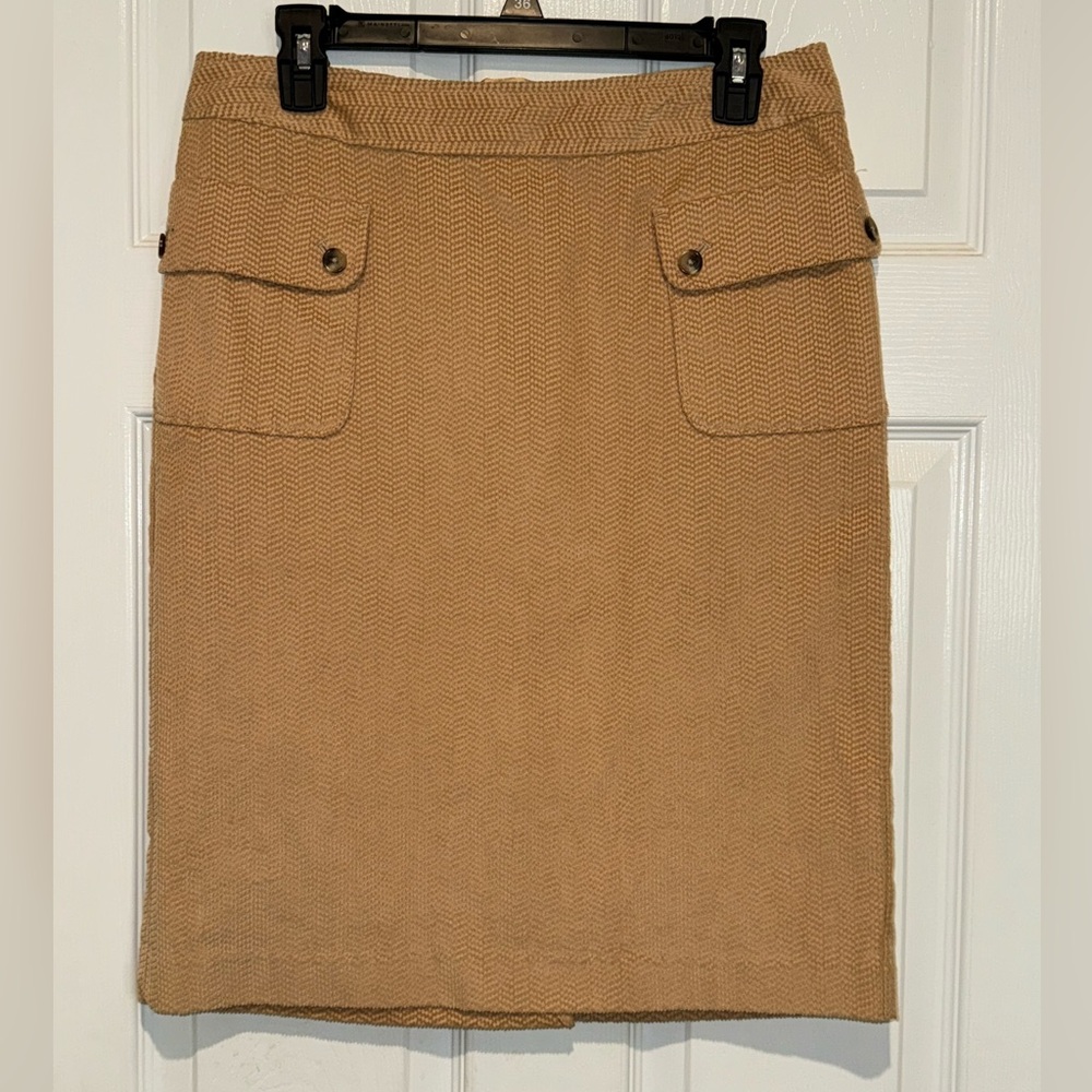 Isaac Mizrahi tan pencil skirt. Size 6
